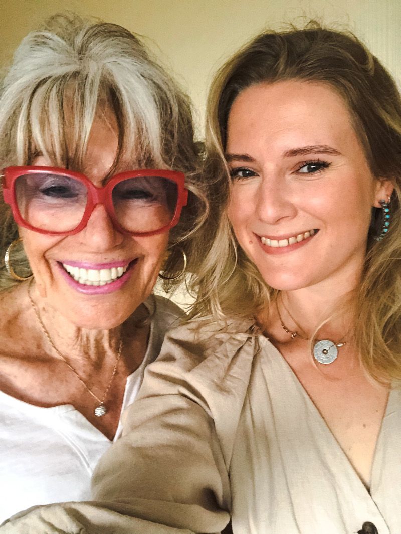 Luisa & Oma Angola: „Ein Hoch auf die Magie des Generationenaustauschs!“ 3 style-is-ageless-mode-magazin-fuer-frauen