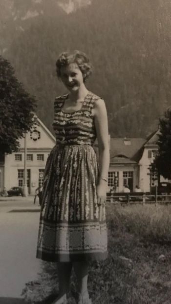Amélie & Oma Annemarie: „Dieses Schweigen meiner Großmutter war das laute Schweigen des Großteils einer ganzen Generation. Mich prägt es vielleicht bis heute. “ 3 Oma Annemarie _ Erinnerung